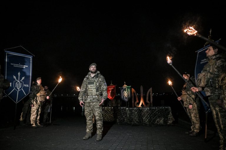 «Не просто наліпка на рукаві»: 50 бійців 141-ї отримали бригадний шеврон